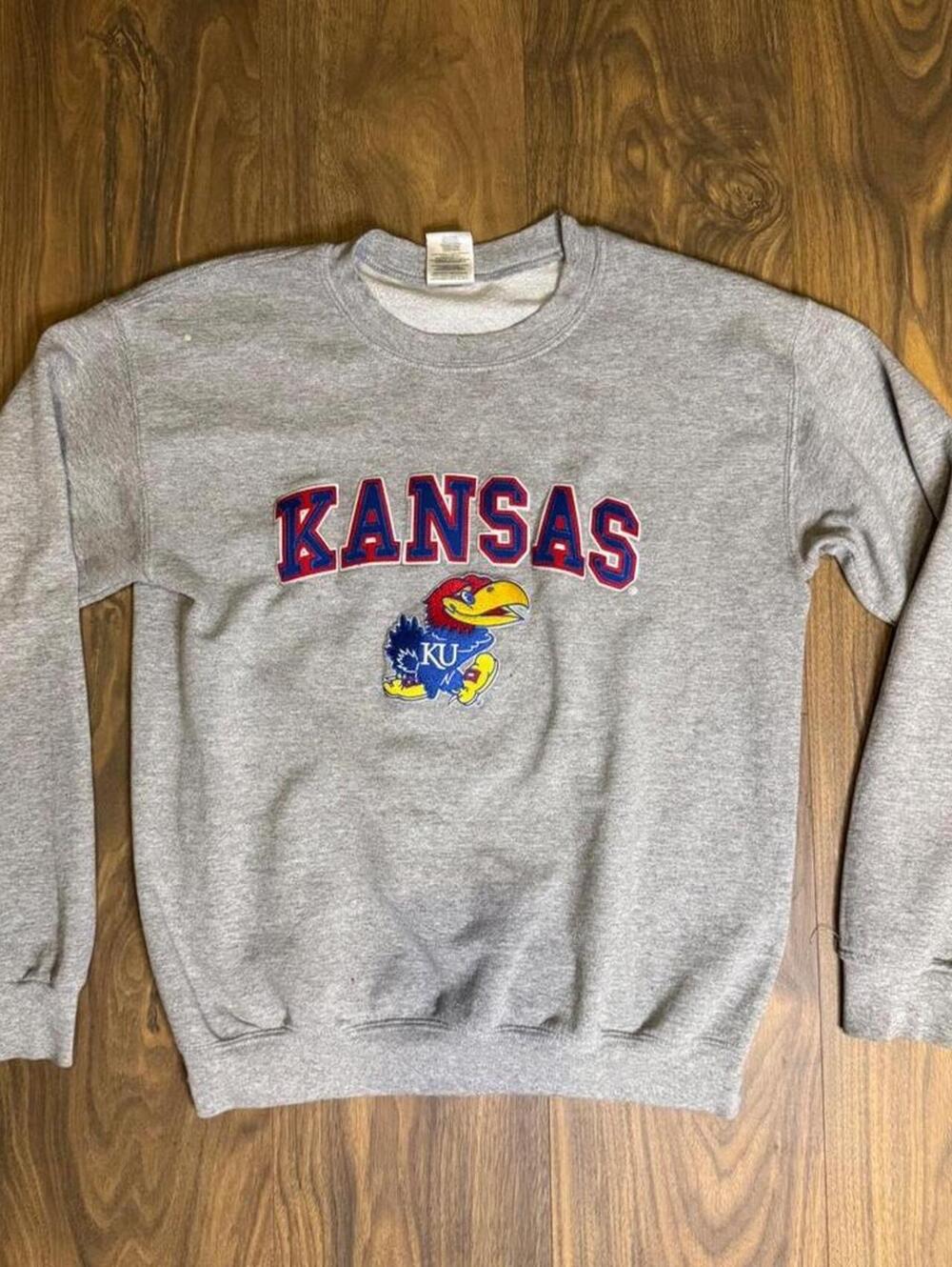 Kansas Jayhawks KU Sweatshirt Men's Small Gray Gildan Heavy Blend Chenille Logo